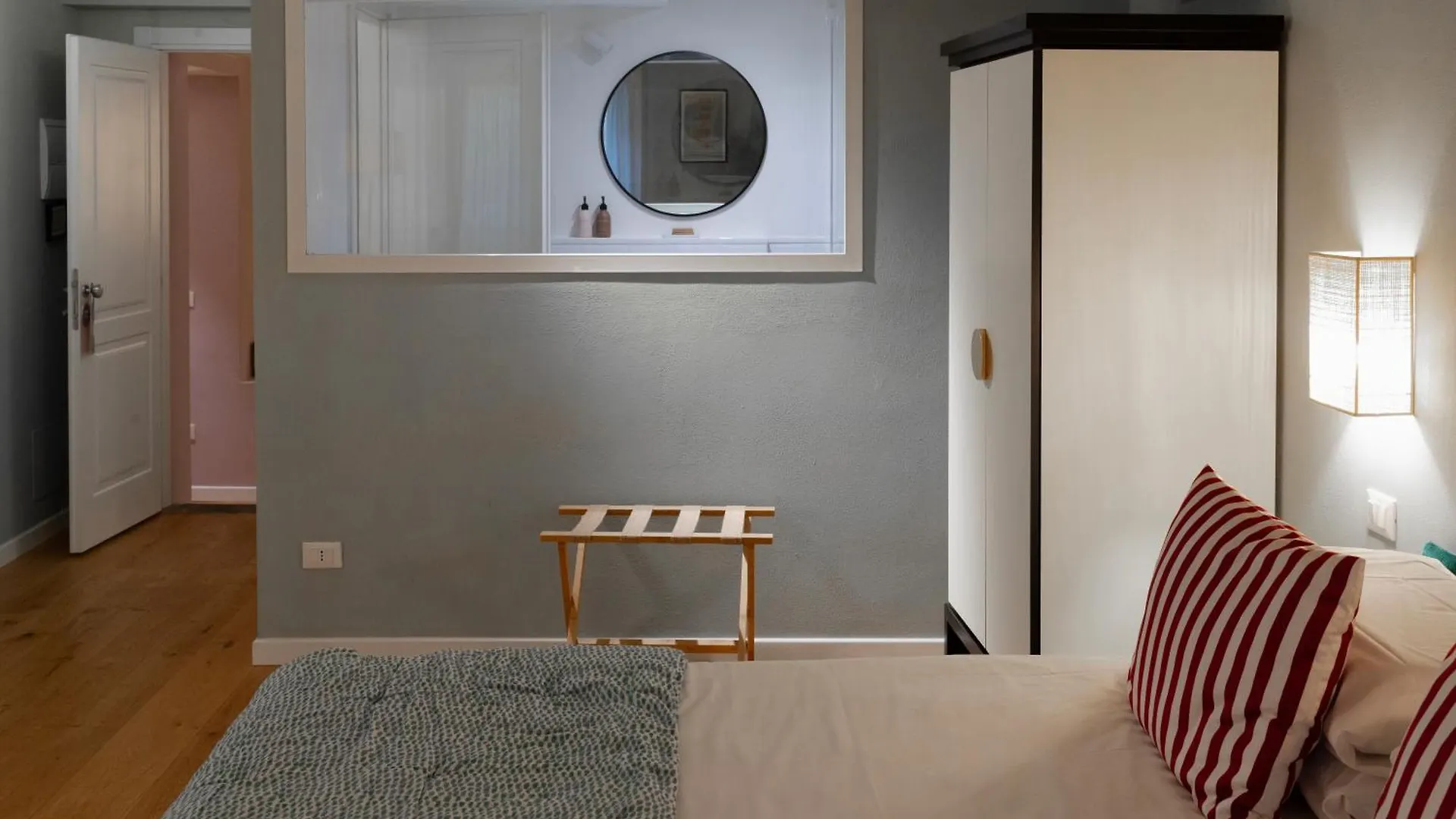 Lunaria Suites - Fyodor Dostoyevsky'S House Florence 0*,  Italy