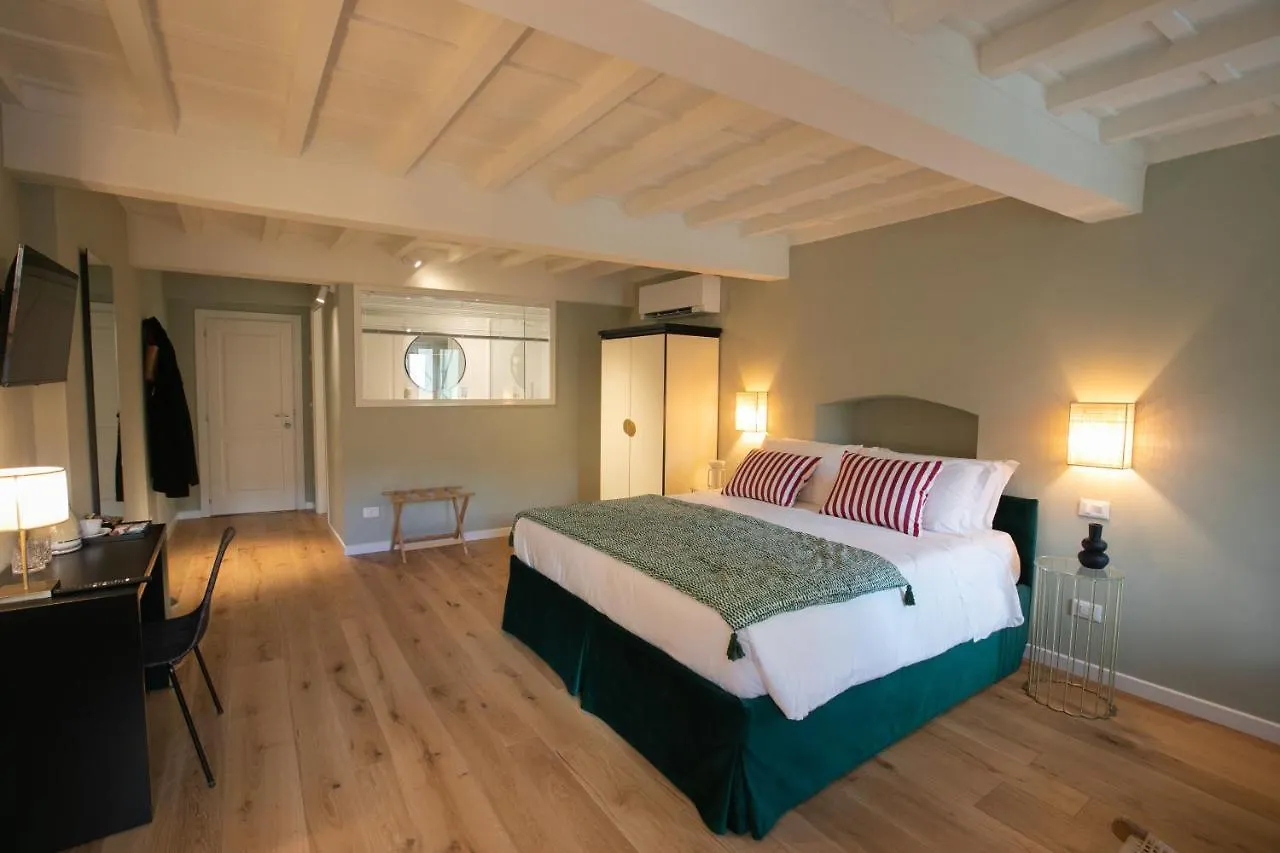 Bed & Breakfast Lunaria Suites - Fyodor Dostoyevsky'S House Florencie